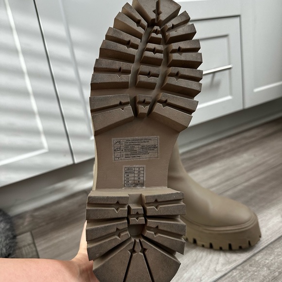 Unique brown boots - Picture 4 of 4